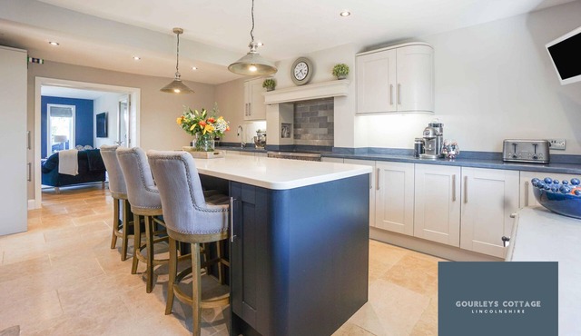 Peaceful 3 Bedroomed Lincolnshire Cottage with Hot Tub in Laughterton nr Lincoln