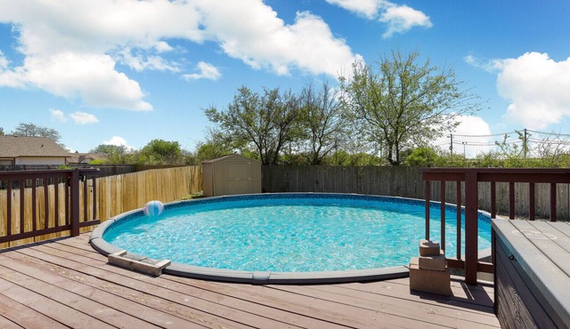 Peaceful 3bd 2 bath home near Sea World & BMT with pool