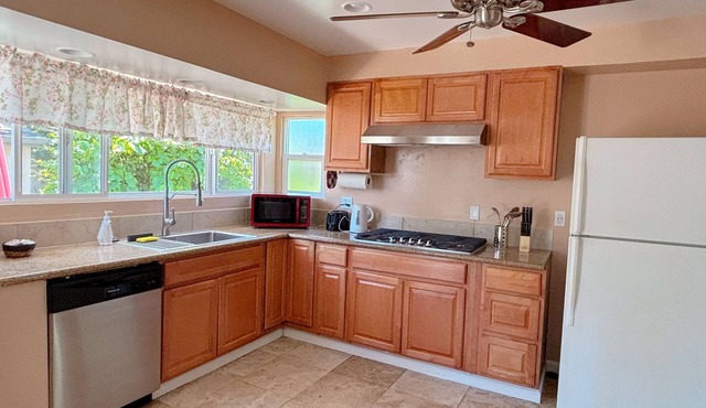 Peaceful 3BD/2BA Home, Cozy Getaway