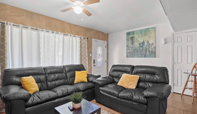 Peaceful 3BR/1BA Home near DT and Hiking Serene