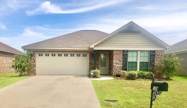 Peaceful 3BR/2BA Hidden Lake Home Near ACOM w/WiFi