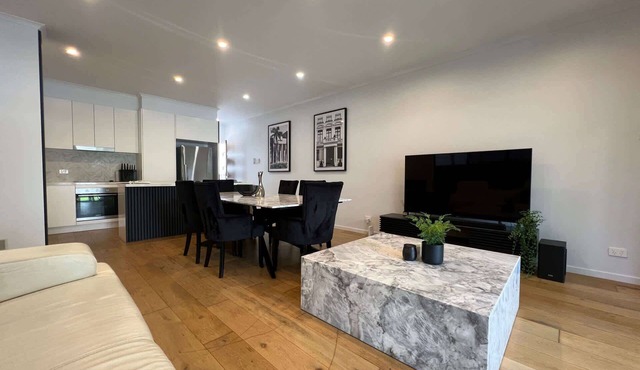 Peaceful 3BR 2BA with Parking Near Airport and CBD