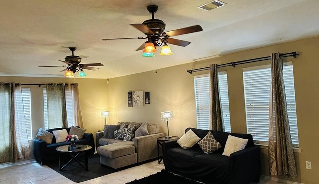 Peaceful 3BR and 2 BA House Close 2 Texas Med Center & Downtown