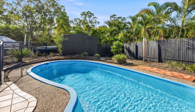 Peaceful 3BR Family Home in Rochedale South