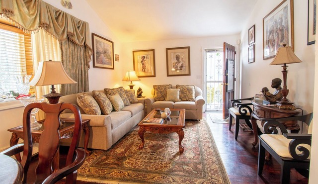 Peaceful 3BR Garden Cottage Long Island Escape