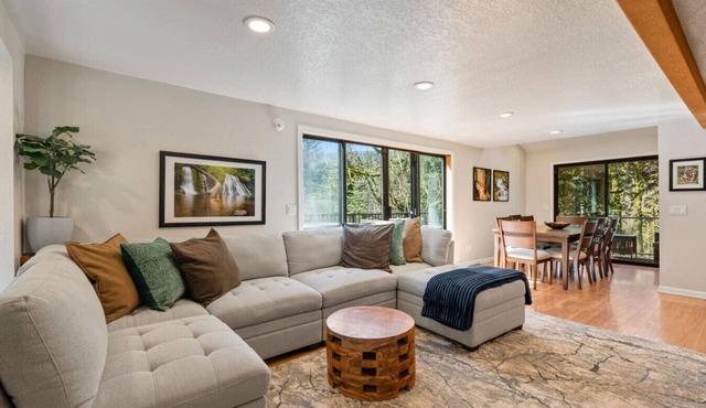Peaceful 3BR Retreat by the Falls