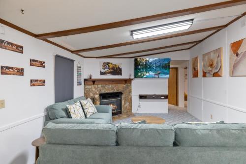 Peaceful 3BR Retreat - Near Statesville