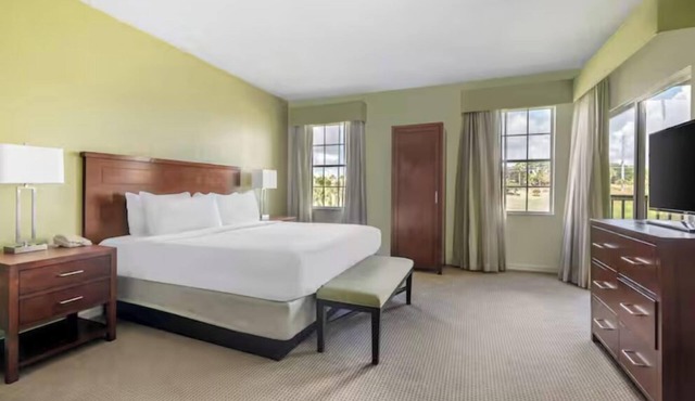 Peaceful 3BR Suite w/Kitchen & Washer/Dryer, 15 Min to Disney