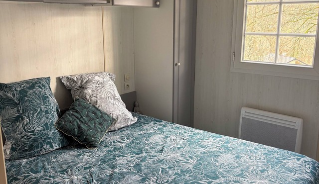 Peaceful 4/5 person chalet ideal for a family holiday with swimming pool