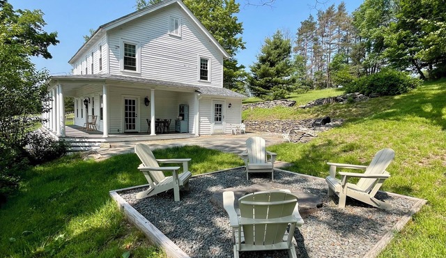 Peaceful 4-bedroom Farmhouse in Fallsburg
