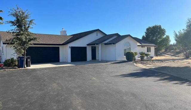 Peaceful 4 Bedroom Farm Stay at Whispering Vines