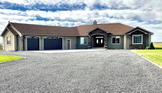 Peaceful 4-bedroom house near lake access with room for multiple boats.