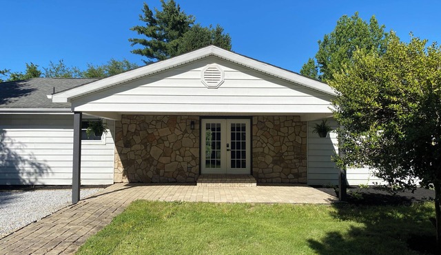 Peaceful 4-bedroom house with AC in charming Byesville