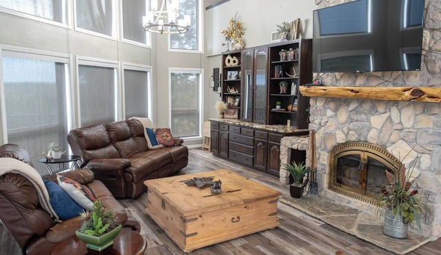 Peaceful 4-Bedroom Country Retreat – Sleeps 12 Relax in this spacious home with 7 beds, cozy furnishings, and a snooker table. Enjoy elevated views, serene sunsets, and a calm, family-friendly escape in Gainesville, Texas