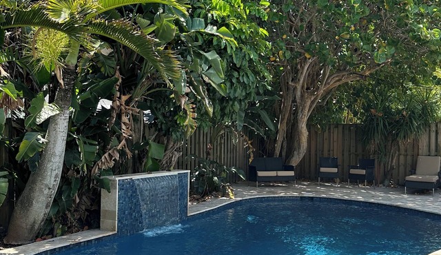 Peaceful 4 Bedroom Getaway: 8 min from the beach