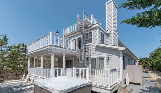 Peaceful 5-bedroom cottage in beach front community with AC in charming Montauk