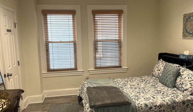 Peaceful 5-bedroom house with AC in charming Baltimore