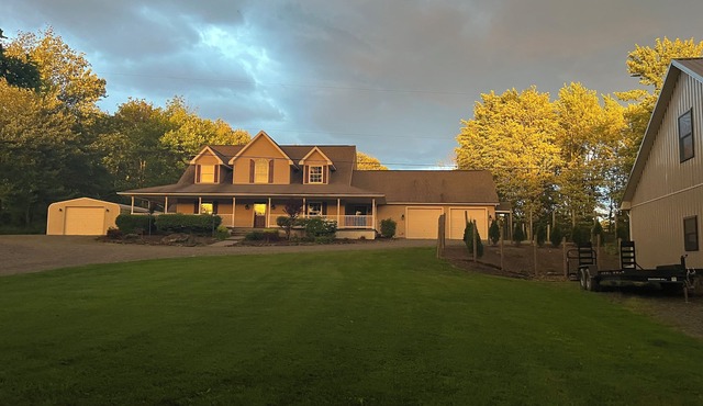 Peaceful 5-bedroom secluded country home close to 2 ski resorts & attractions