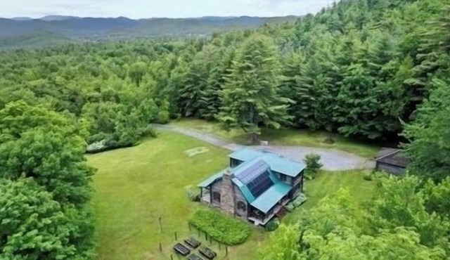 Peaceful 5-Bedroom Lodge in the Adirondack Mountains