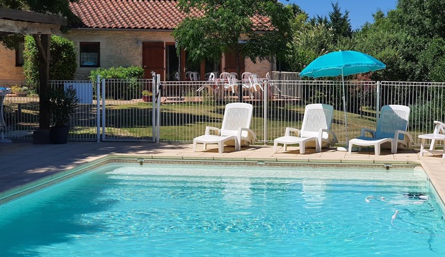 Peaceful 5-person gîte with secure pool (sleeps up to 9)
