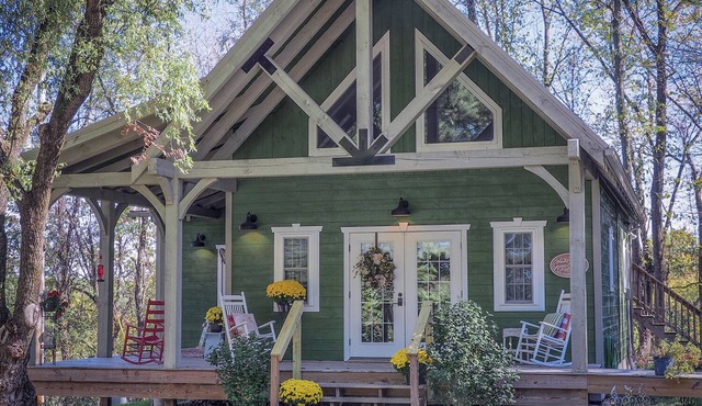 Peaceful A-Frame Cottage in the Woods/10 minutes from Amish Country