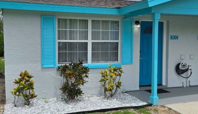 Peaceful accomodation. Walking distant to Port Richey waterfront restaurants.