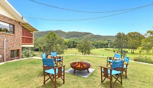 Peaceful acreage between the Gold Coast theme parks and Mt Tamborine