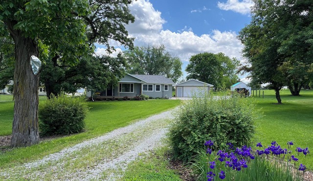 Peaceful acreage by Saylorville Lake