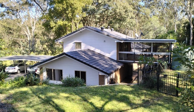 Peaceful Acreage Home close to Brisbane GC & Parks