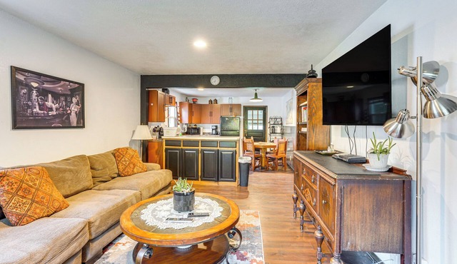Peaceful Acreage: Sioux Falls Home w/Grill!