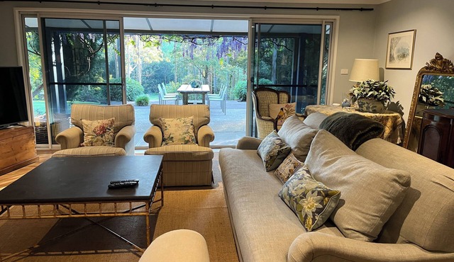 Peaceful acreage with creek, on country lane, far from traffic one hour Sydney