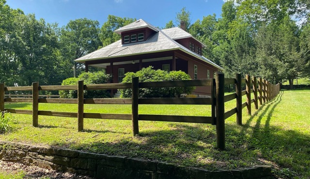 Peaceful, affordable cottage perfect for your next mountain getaway