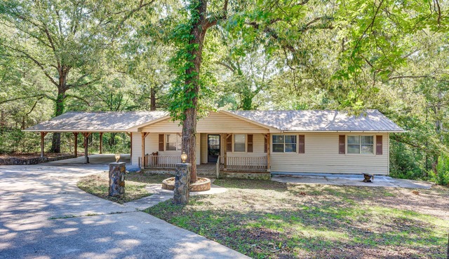 Peaceful Alabama Vacation Rental w/Large Deck