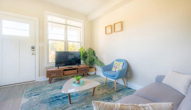 Peaceful and Bright 2BR Duplex