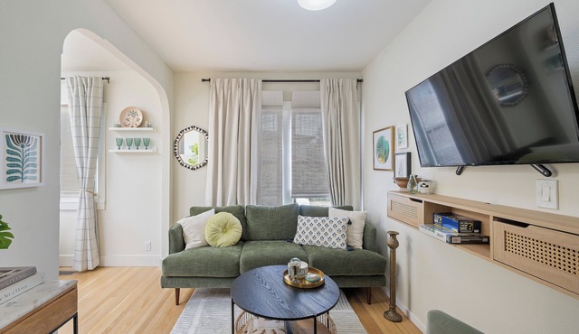 Peaceful and Chic Casita in The Laurel, Oakland