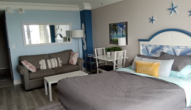 Peaceful and clean beach studio with ocean and city views in Daytona Beach
