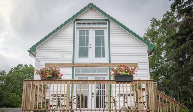 Peaceful and close to wineries in south end of the county. Just 15 minutes from town