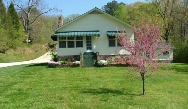 Peaceful and Convenient, go from country road to downtown in just minutes!