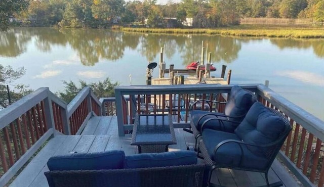 Peaceful and Cozy Waterfront Home [just renovated]