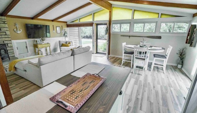 Peaceful and Cozy 2-bedroom cabin at Tuttle Creek north of Manhattan