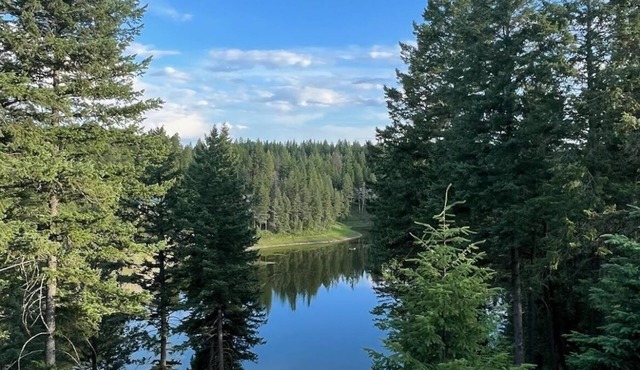 Peaceful and cozy getaway near Glacier National Park.
