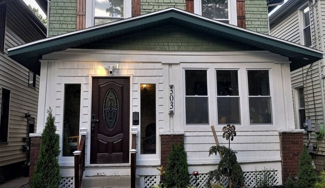 Peaceful and family friendly 3 blocks from bay - No locals Please