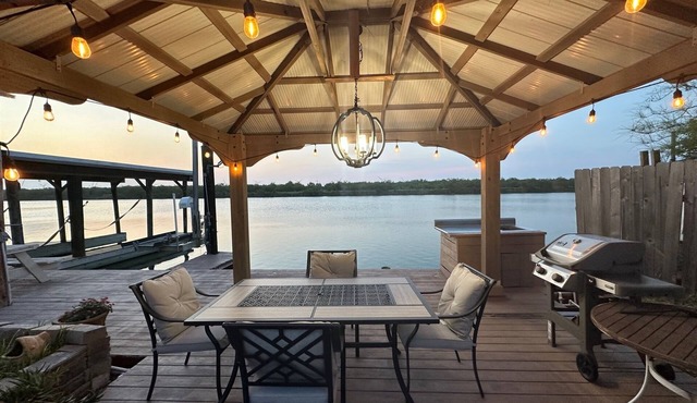 Peaceful and fully equipped 2 bedroom home with private pier.