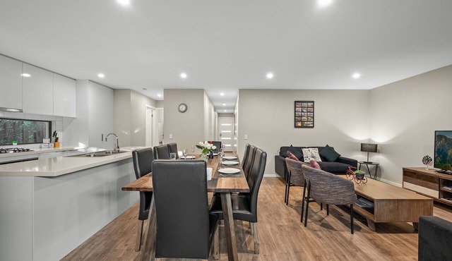 Peaceful and Private Modern Townhouse - Steps from Sovereign Hill & Lake Esmond