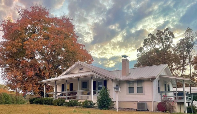 Peaceful and Private Cottage with 2-Bedrooms
