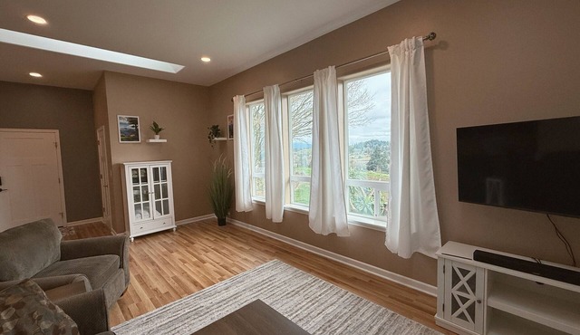 Peaceful and private. Brand new 2 bedroom private estate apartment.