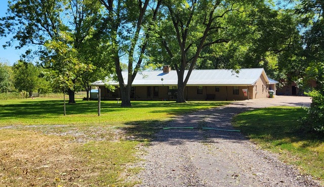 Peaceful and quiet 2-bedroom apartment with WiFi, AC in Macon.