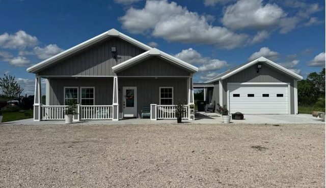 Peaceful and quiet 3 bedroom 2 bath ranch. Perfect to accommodate a party of 8.