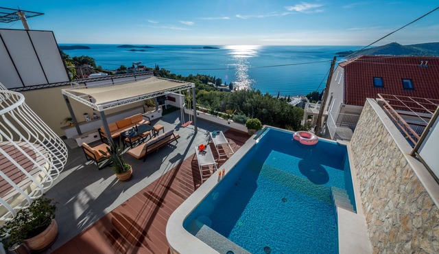 Peaceful and quiet place with private infinity edge pool and beautiful view