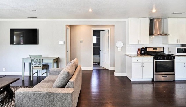 Peaceful and Spacious 3-Bedroom House in Great Neighborhood -- w/ Parking